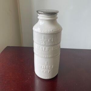 NWT Anthropologie Milk Bottle Measuring Cups, Set of 4
